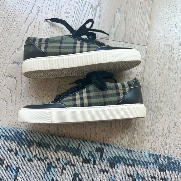 Burberry sneakers used size 5 - Picture 3 of 7